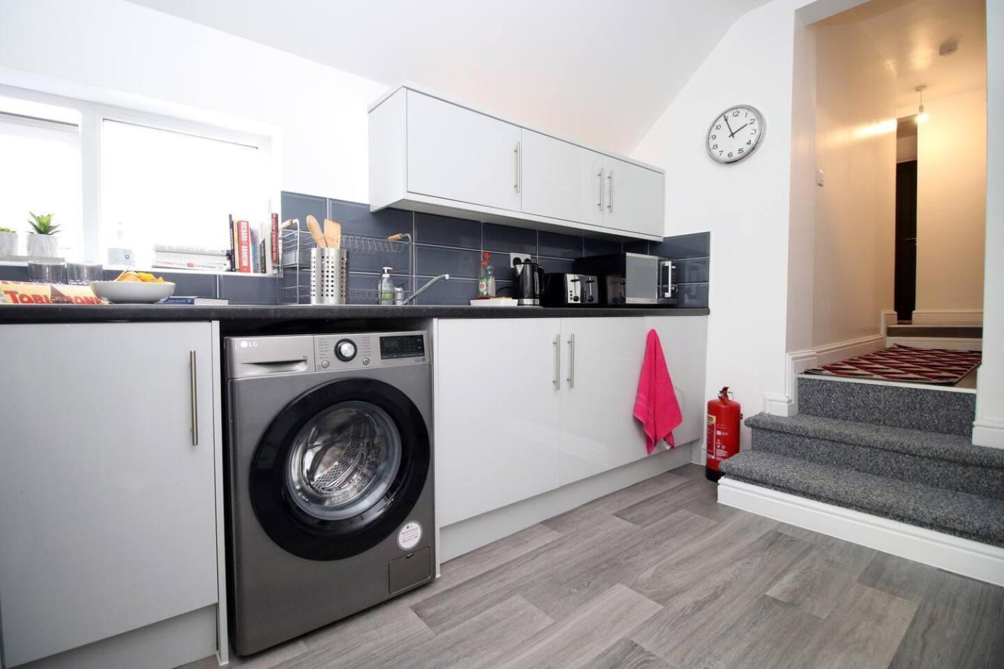 Modern Guesthouse, Fast Wi-Fi, Street Free Parking, Central, Fully Equipped Cardiff Kültér fotó