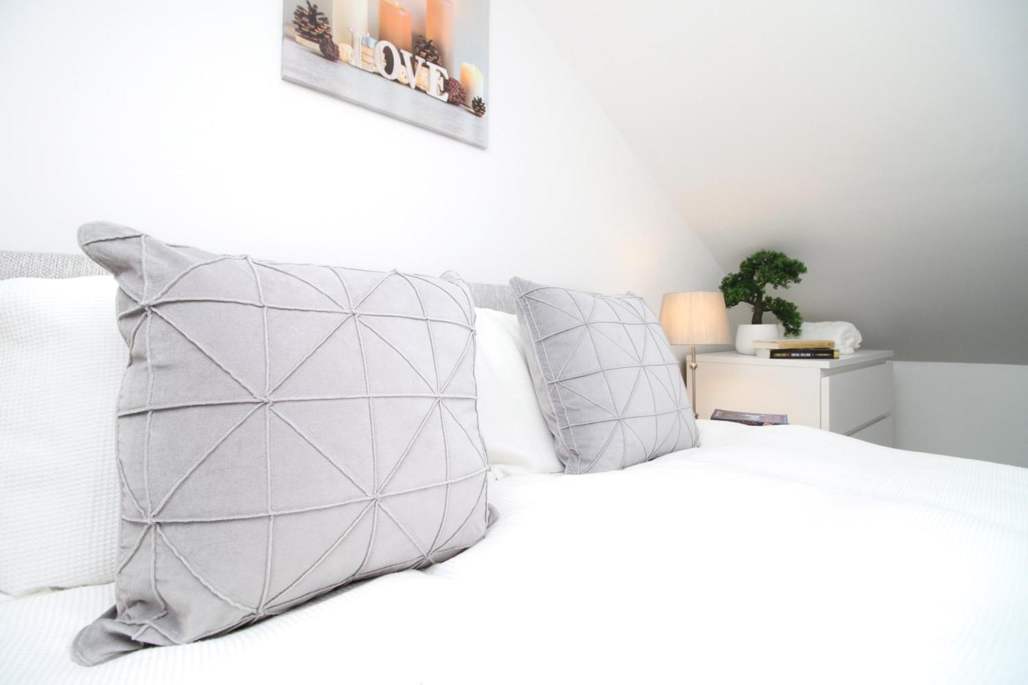 Modern Guesthouse, Fast Wi-Fi, Street Free Parking, Central, Fully Equipped Cardiff Kültér fotó
