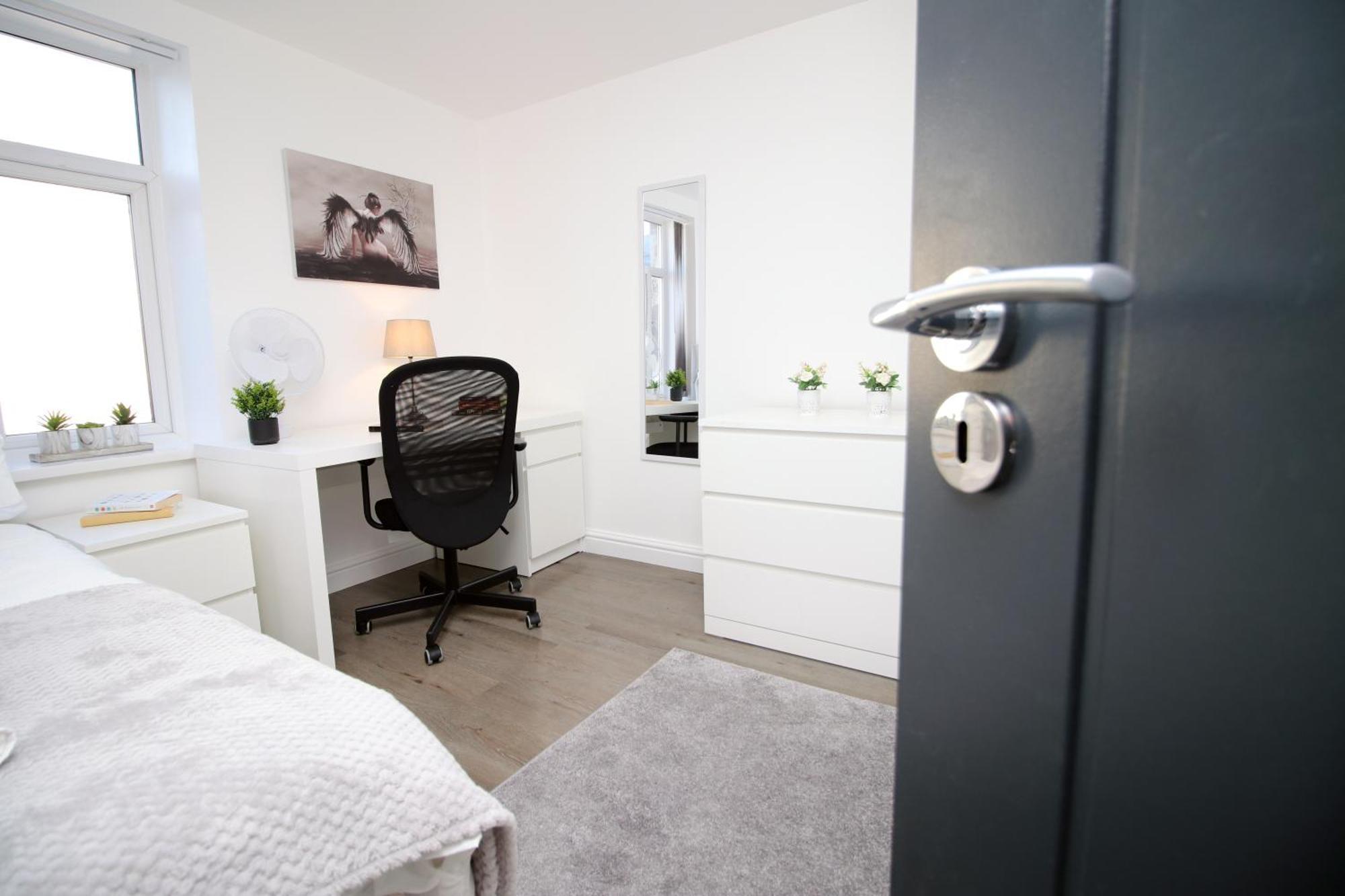 Modern Guesthouse, Fast Wi-Fi, Street Free Parking, Central, Fully Equipped Cardiff Kültér fotó