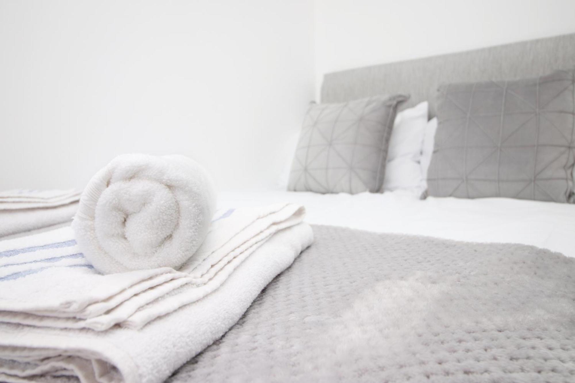 Modern Guesthouse, Fast Wi-Fi, Street Free Parking, Central, Fully Equipped Cardiff Kültér fotó