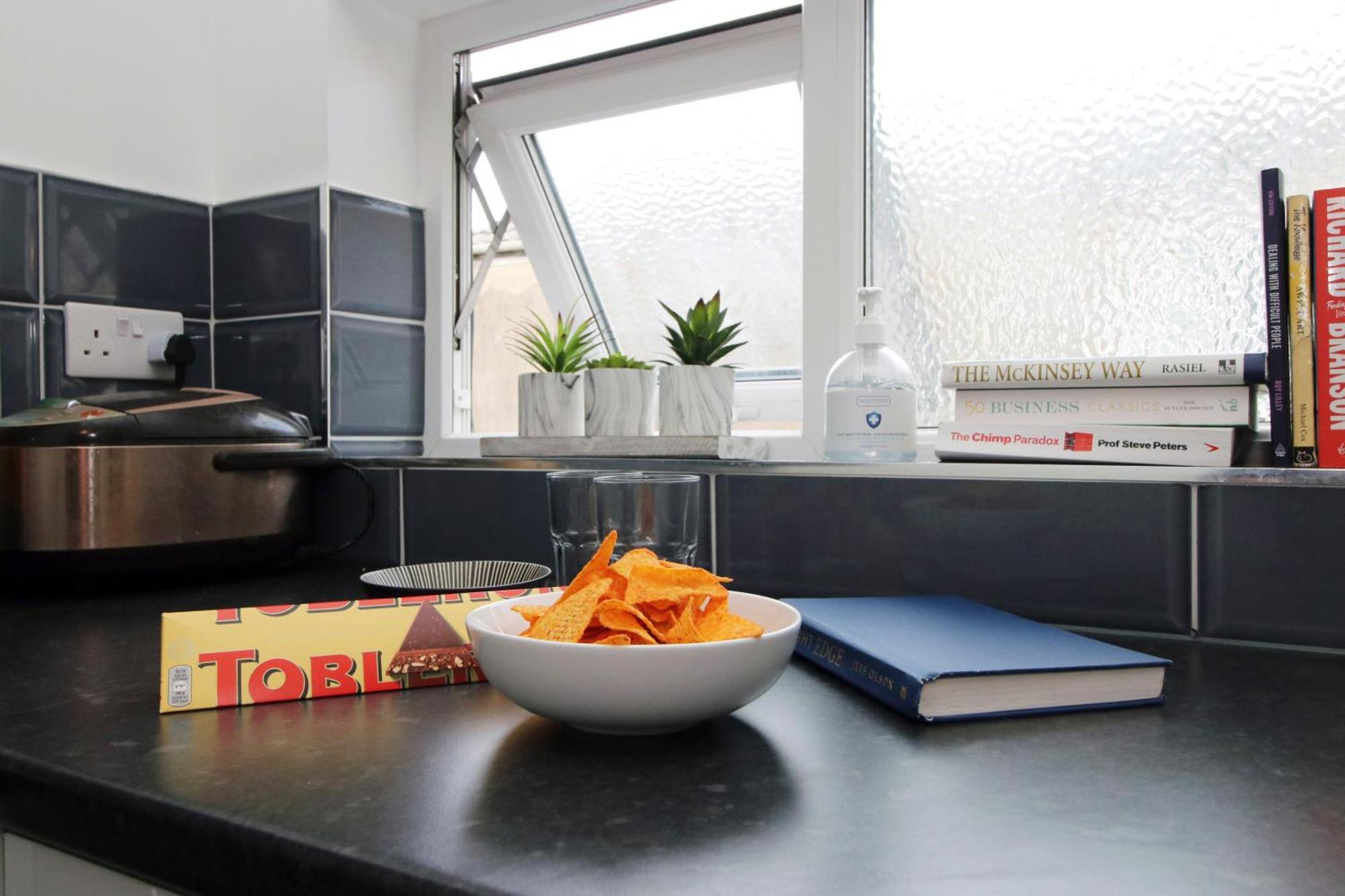 Modern Guesthouse, Fast Wi-Fi, Street Free Parking, Central, Fully Equipped Cardiff Kültér fotó