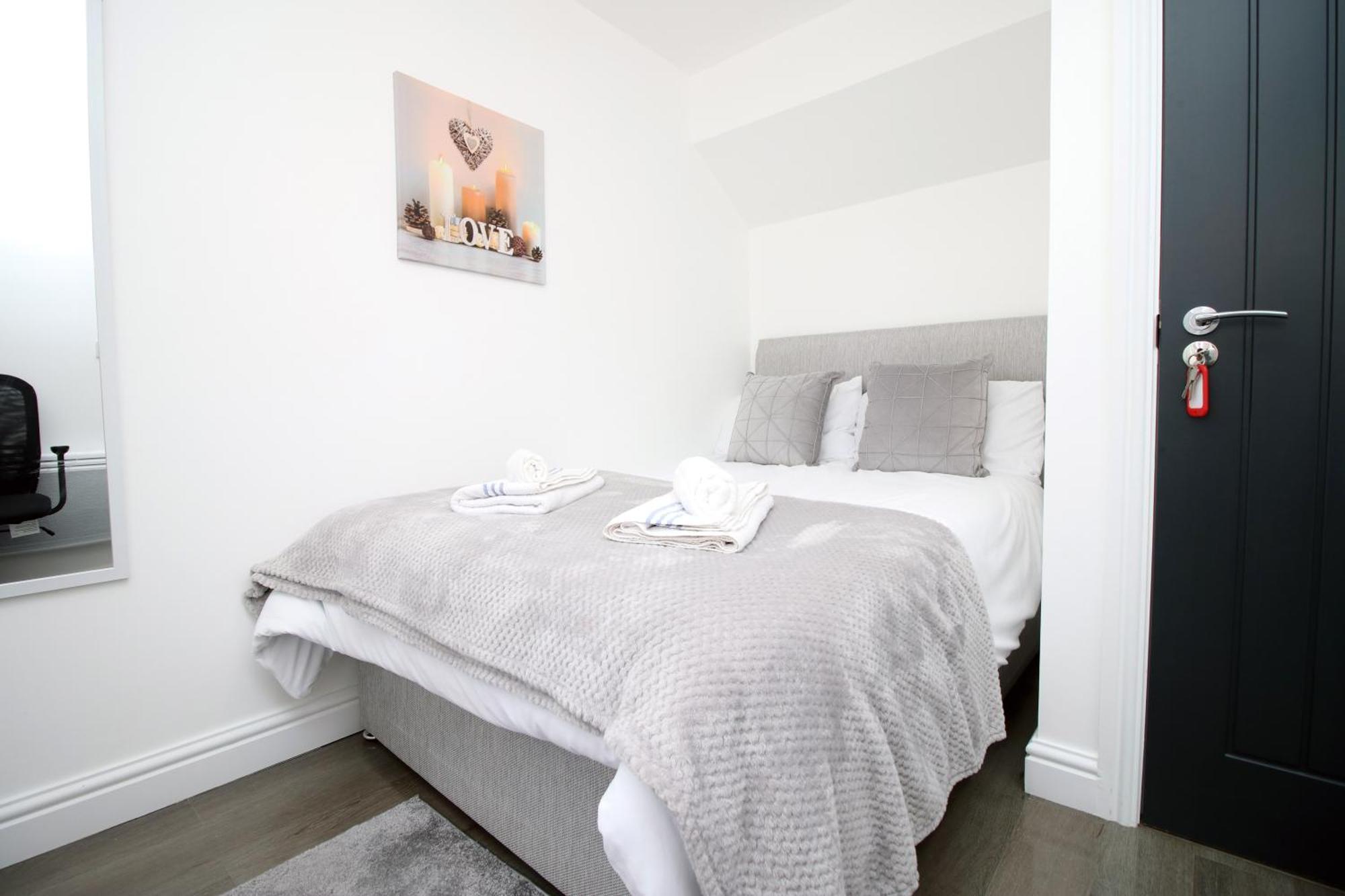 Modern Guesthouse, Fast Wi-Fi, Street Free Parking, Central, Fully Equipped Cardiff Kültér fotó